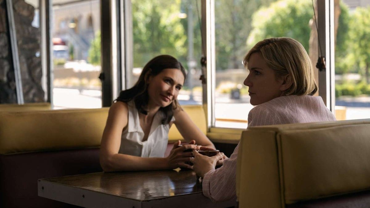 découvrez les 7 questions clés sur la fin de la saison 1 de pluribus, une analyse approfondie des moments marquants et des révélations majeures de la série.