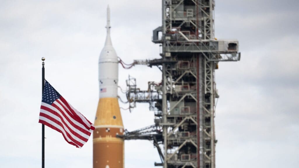 suivez en direct le test de la fusée nasa pour la mission artémis ii, une étape cruciale pour le retour des astronautes sur la lune.