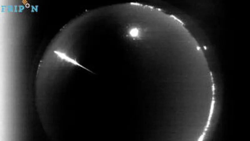 découvrez l'origine et les explications des phénomènes lumineux en france : météorite ou bolide, apprenez à distinguer ces événements célestes fascinants.