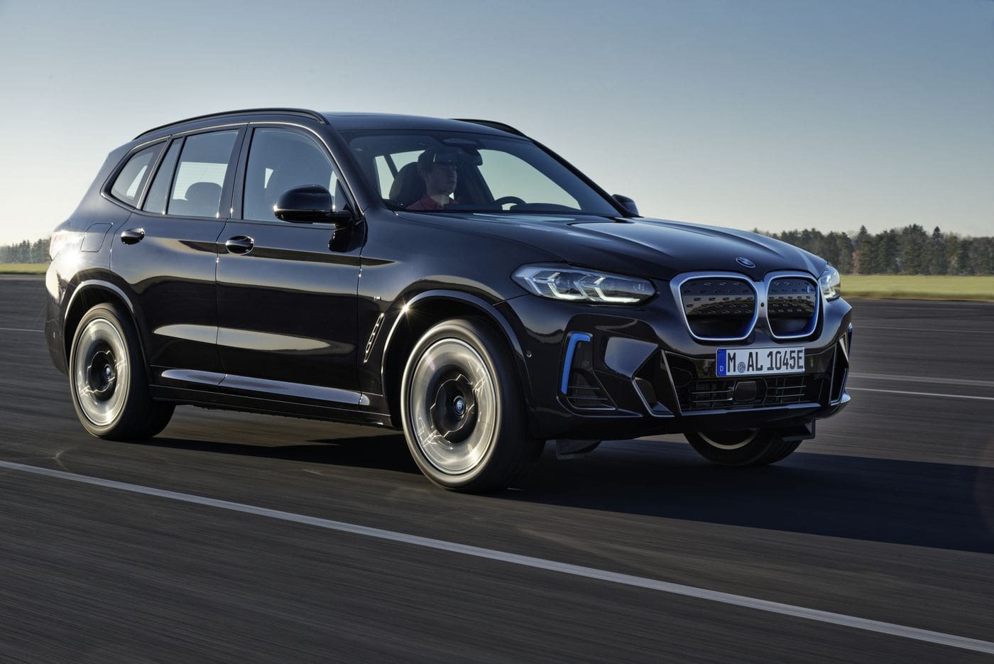 BMW iX3 : le SUV électrique qui séduit enfin les amateurs traditionnels de la marque