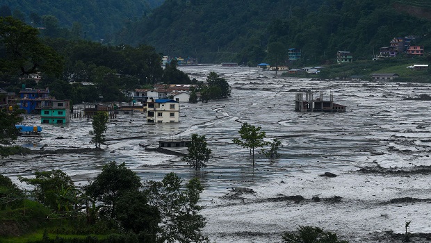 Népal sous les eaux, magie céleste et pluie artificielle : le résumé scientifique de la semaine