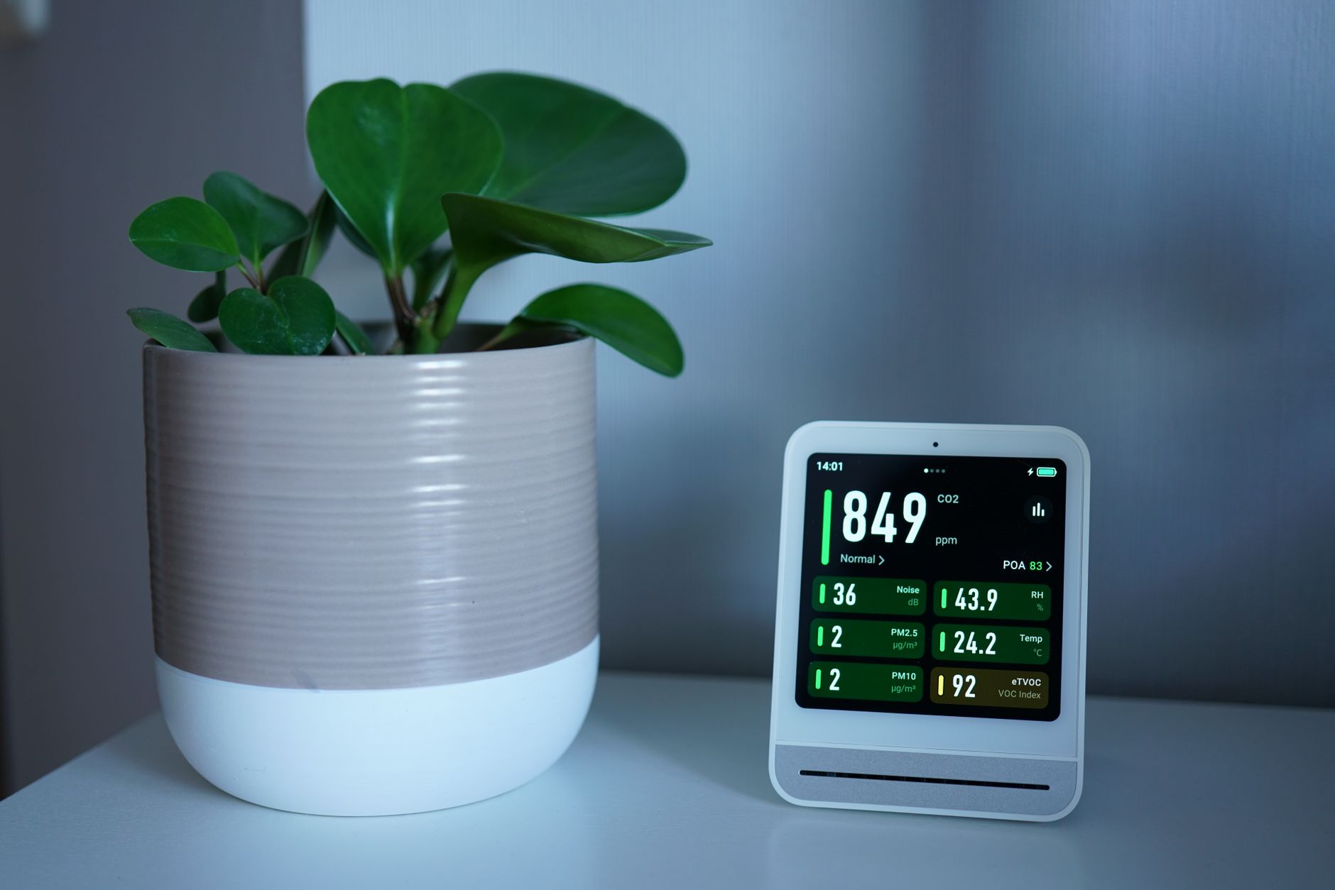 Ce purificateur d’air affiche la qualité de l’air en couleurs — et son prix est déjà en baisse